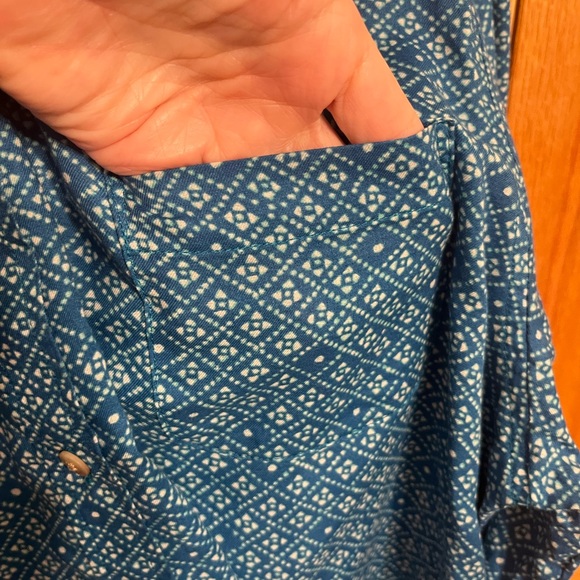 American Eagle batik print shirt. Size XL.Button front long sleeves. 100… - Picture 3 of 9
